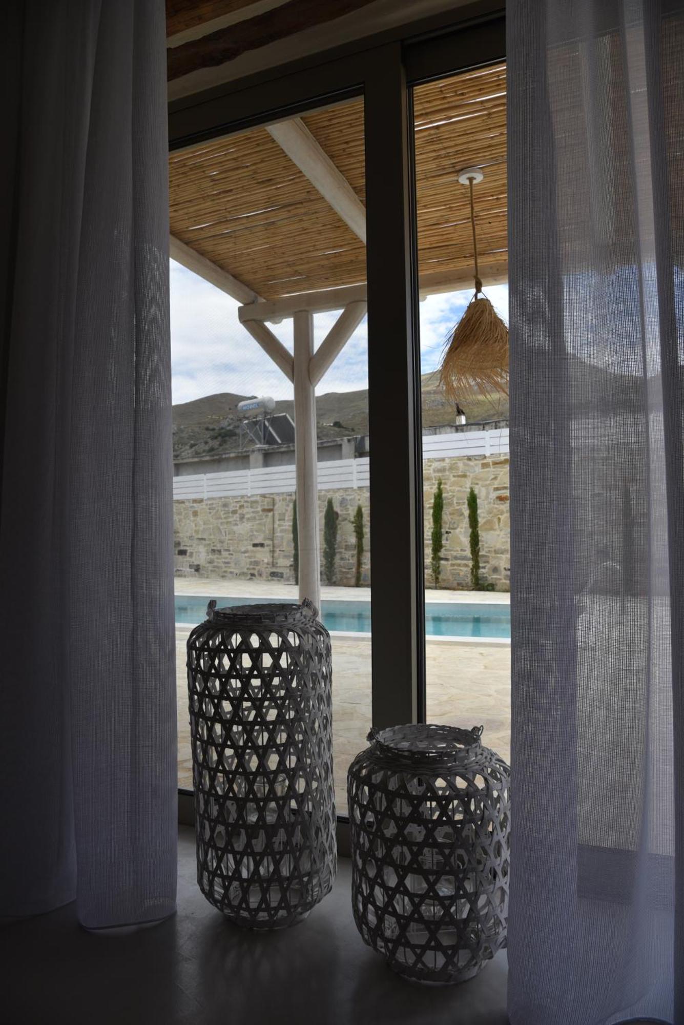 Laini Luxury Suites Pombia Exterior photo