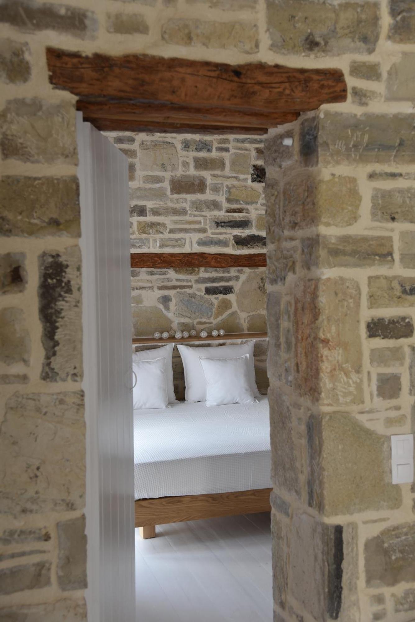 Laini Luxury Suites Pombia Exterior photo